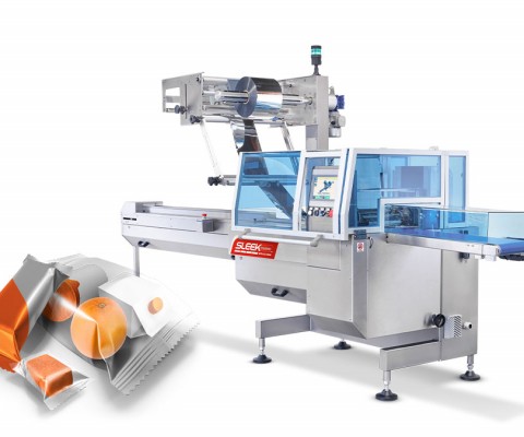 Sleek F65 flow wrapping machine with fruit for packaging