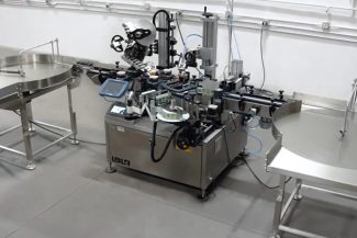 bottle wrap around and top cap labeler