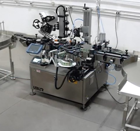 bottle wrap around and top cap labeler