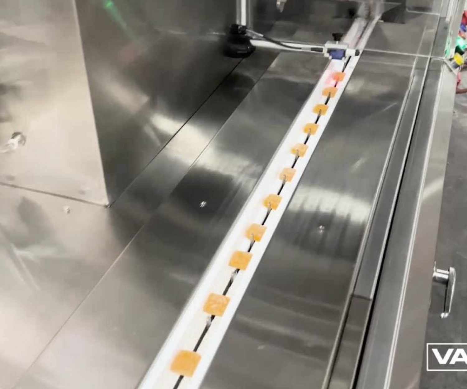 Sleek HSA High Speed Gummy Flow Wrapping System for 300+ Cycles Per Minute