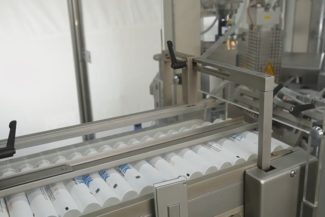 Tube filling machine squeeze tubes